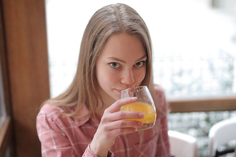 bi-tieu-duong-co-uong-duoc-nuoc-cam-khong