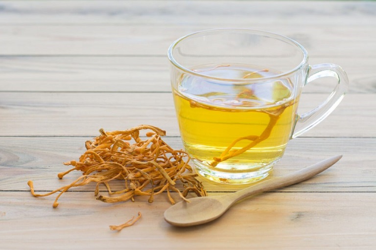 Su-dung-tra-dong-trung-ha-thao-giup-lam-dep-da