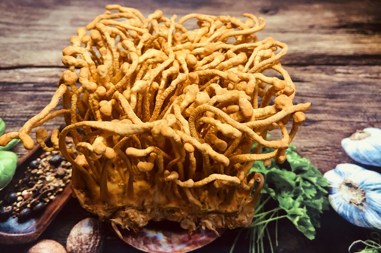 tac-dung-cua-ruou-dtht-ngam-mat-ong