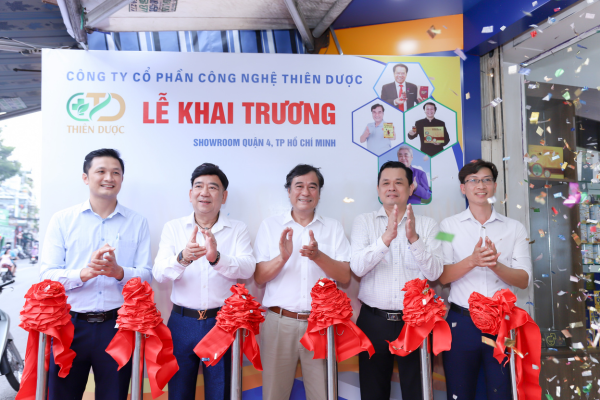 Thien-Duoc-khai-truong-showroom-Sai-Gon