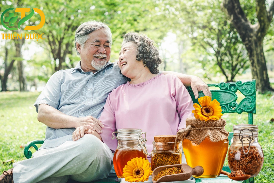 Dong-trung-ha-thao-ngam-mat-ong-tot-cho-nguoi-cao-tuoi